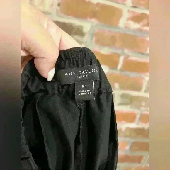 Ann Taylor Black Cuffed Cargo Pants 100% Lyocell Size 10P - Picture 5 of 6